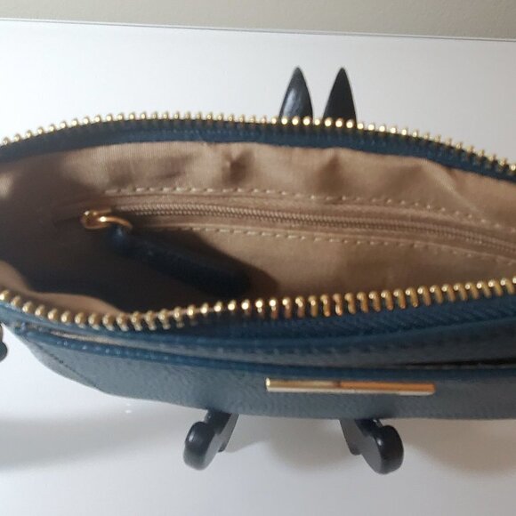 Nanette Lepore Zip Wristlet - NWOT Green with Gold Zipper and Hardware - Picture 9 of 11